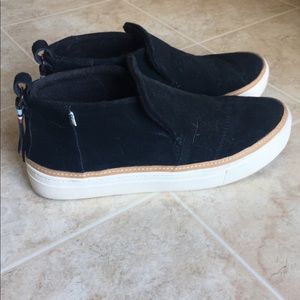 Women’s Toms sneakers